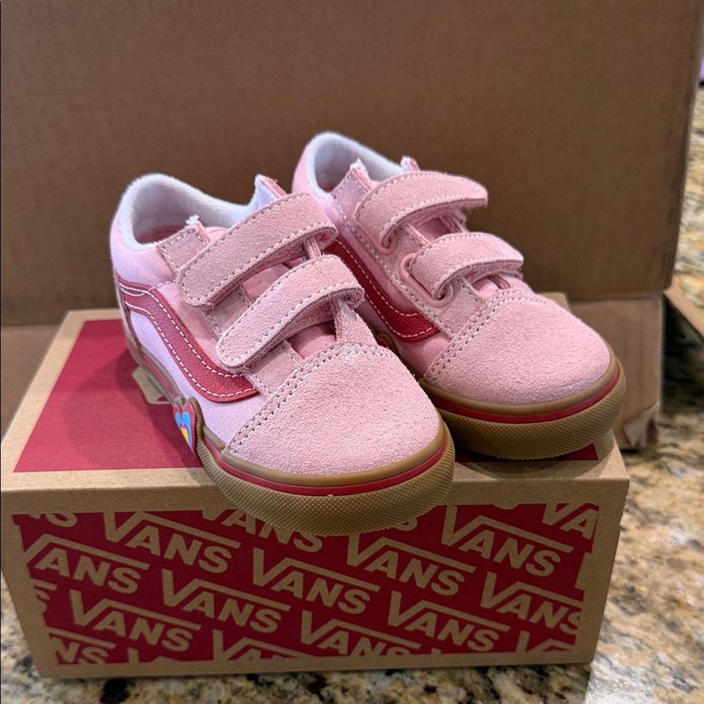 Old Skool Pink Heart Sneakers - Picture 4 of 6